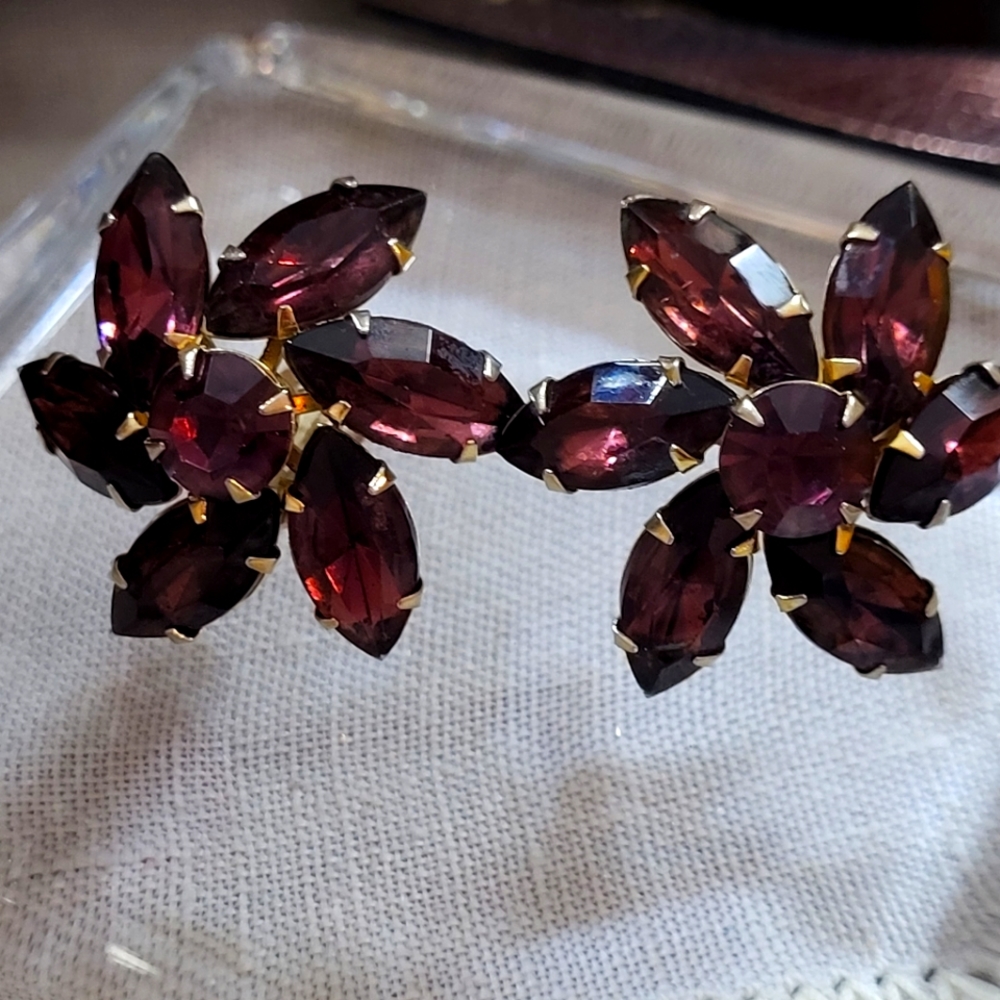 Weiss Purple Glass Clip on Earrings vtg Goldtone